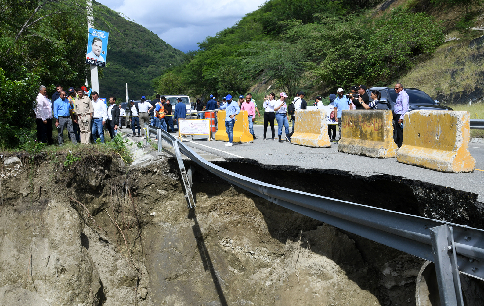 MOPC supervisa daños causados por lluvias en Ocoa y Azua
