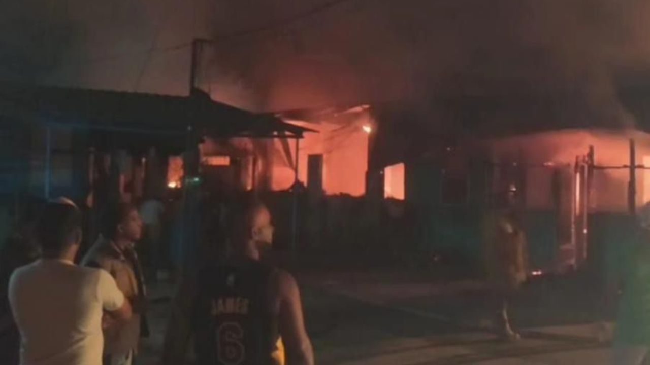 Investigan Origen Incendio Que Consumió Cinco Viviendas En Montecristi 6206