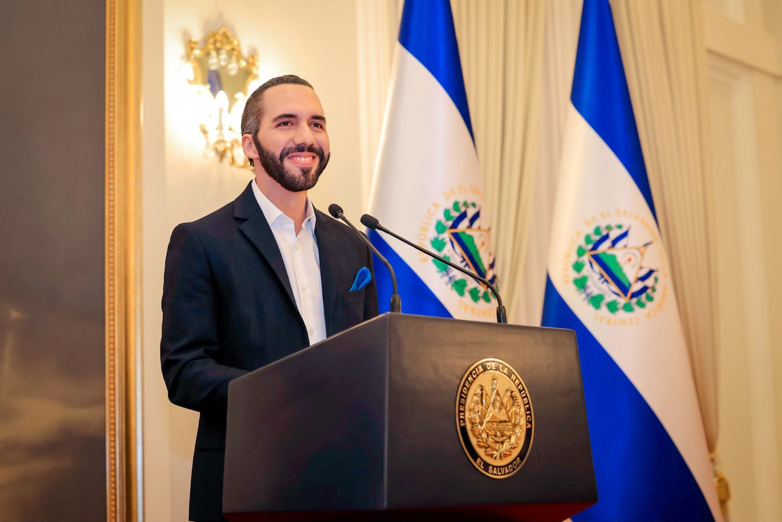 Una encuesta prevé Nayib Bukele ganaría su reelección en primera vuelta en El Salvador