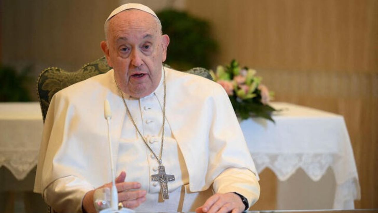 El papa sigue con la "inflamación pulmonar" pero no tiene fiebre