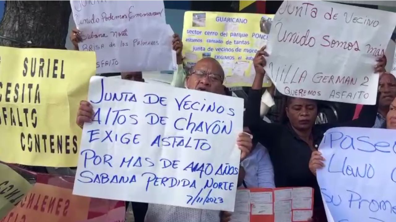 Exigen arreglo de calles en Santo Domingo Norte