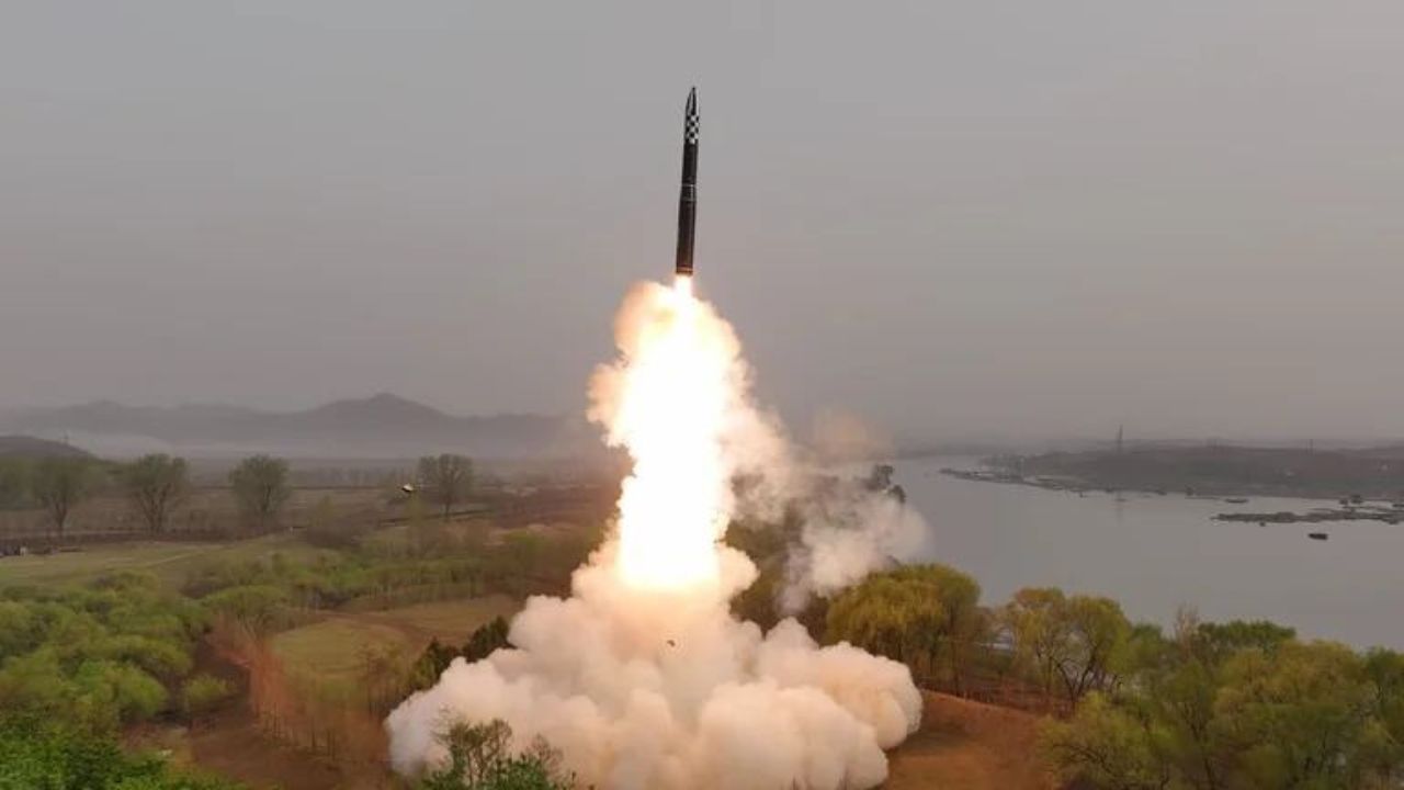 G7 considera una "grave amenaza" el lanzamiento del satélite espía norcoreano
