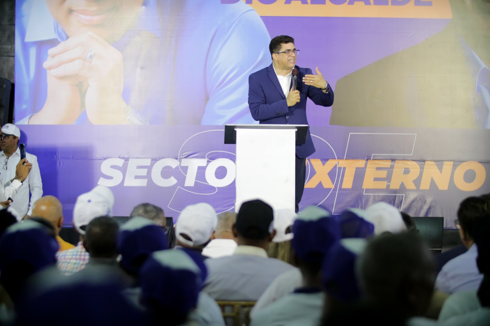 Dío Astacio juramenta más de 100 movimientos en apoyo a su candidatura en el Sector Externo