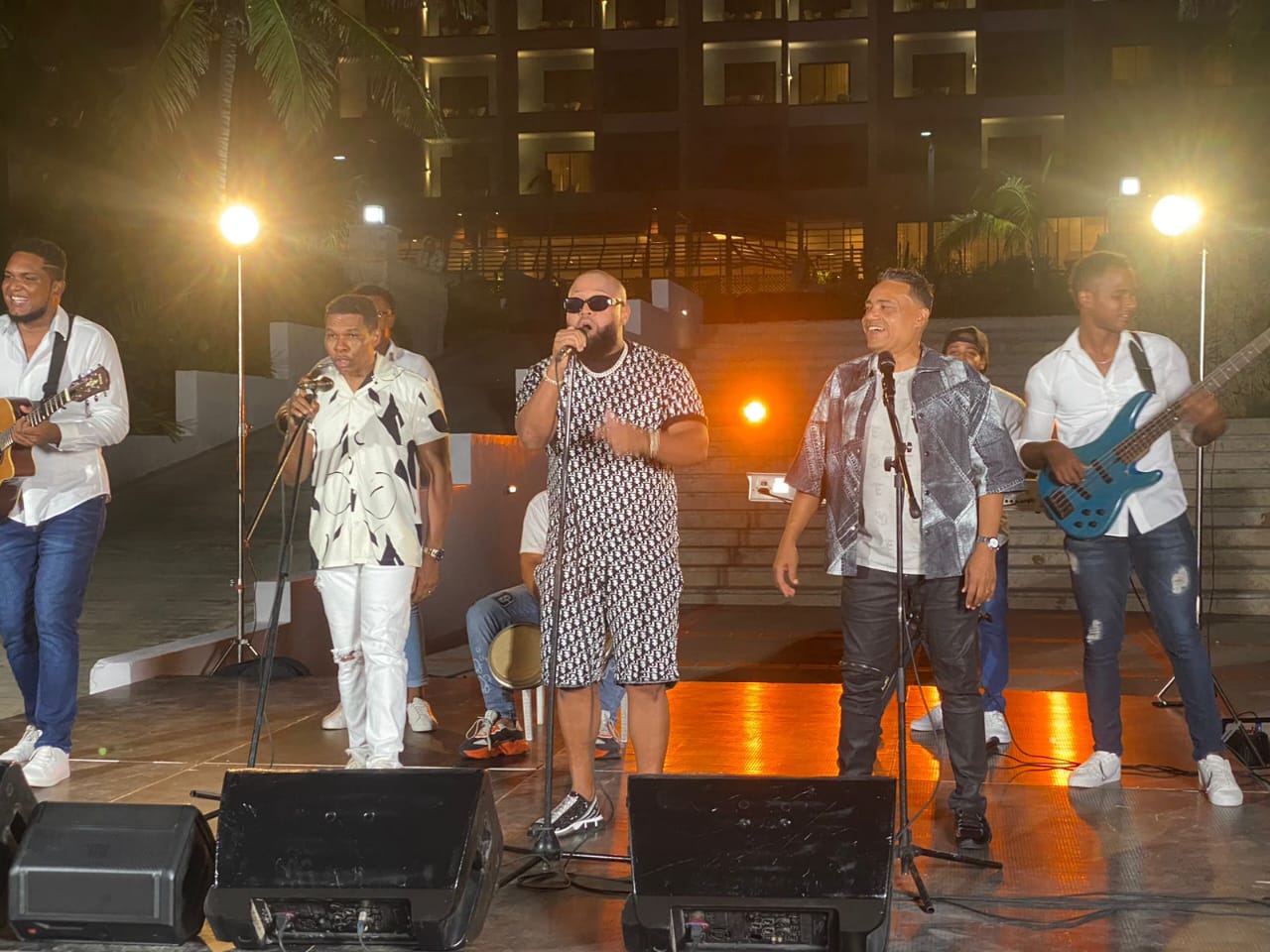 Raymond y Miguel se lucen en bachata junto a Chelion