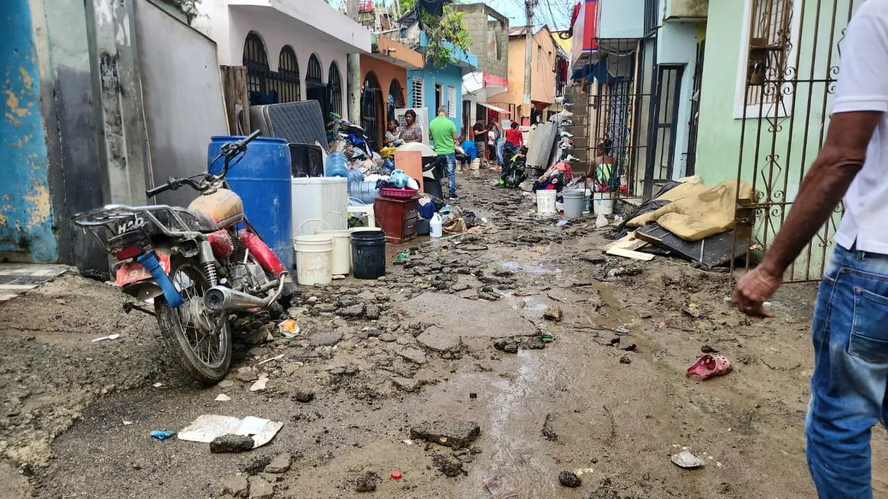 Casi 400 hogares perdieron su techo en SDE, dice Dío Astacio