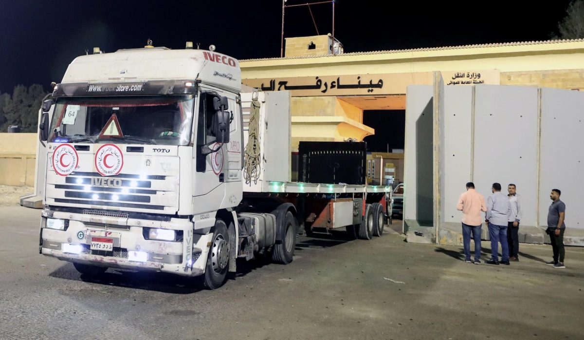 Entra el primer camión de combustible a Gaza