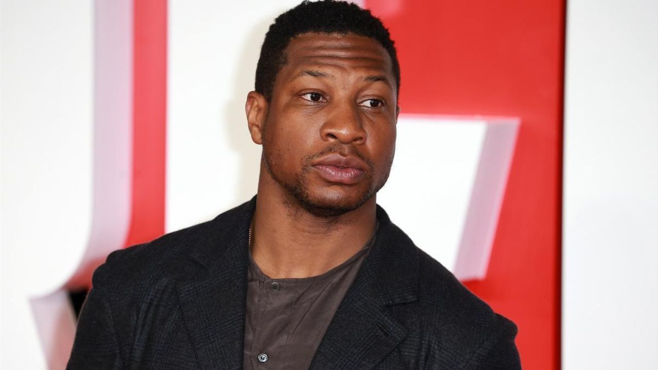 Jonathan Majors es declarado culpable de agresión y acoso a su novia