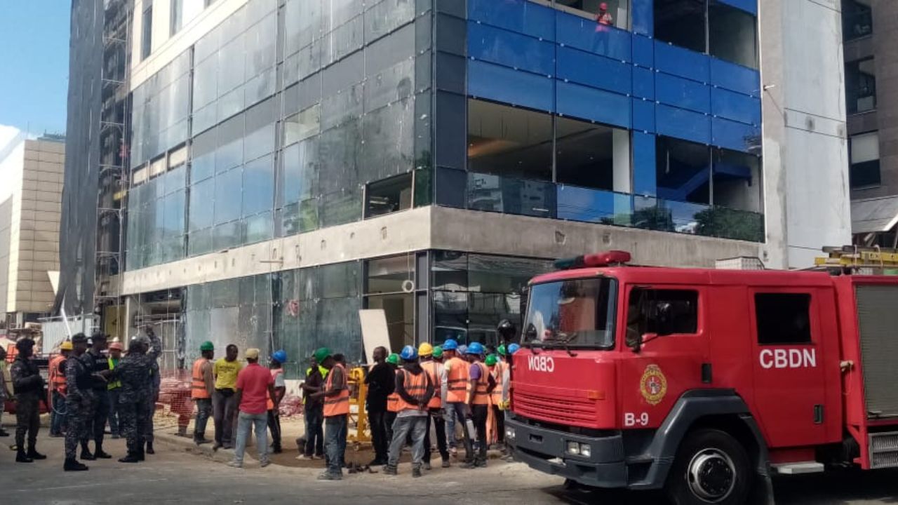 Un muerto y cuatro heridos al caerse de un andamio de torre en construcción