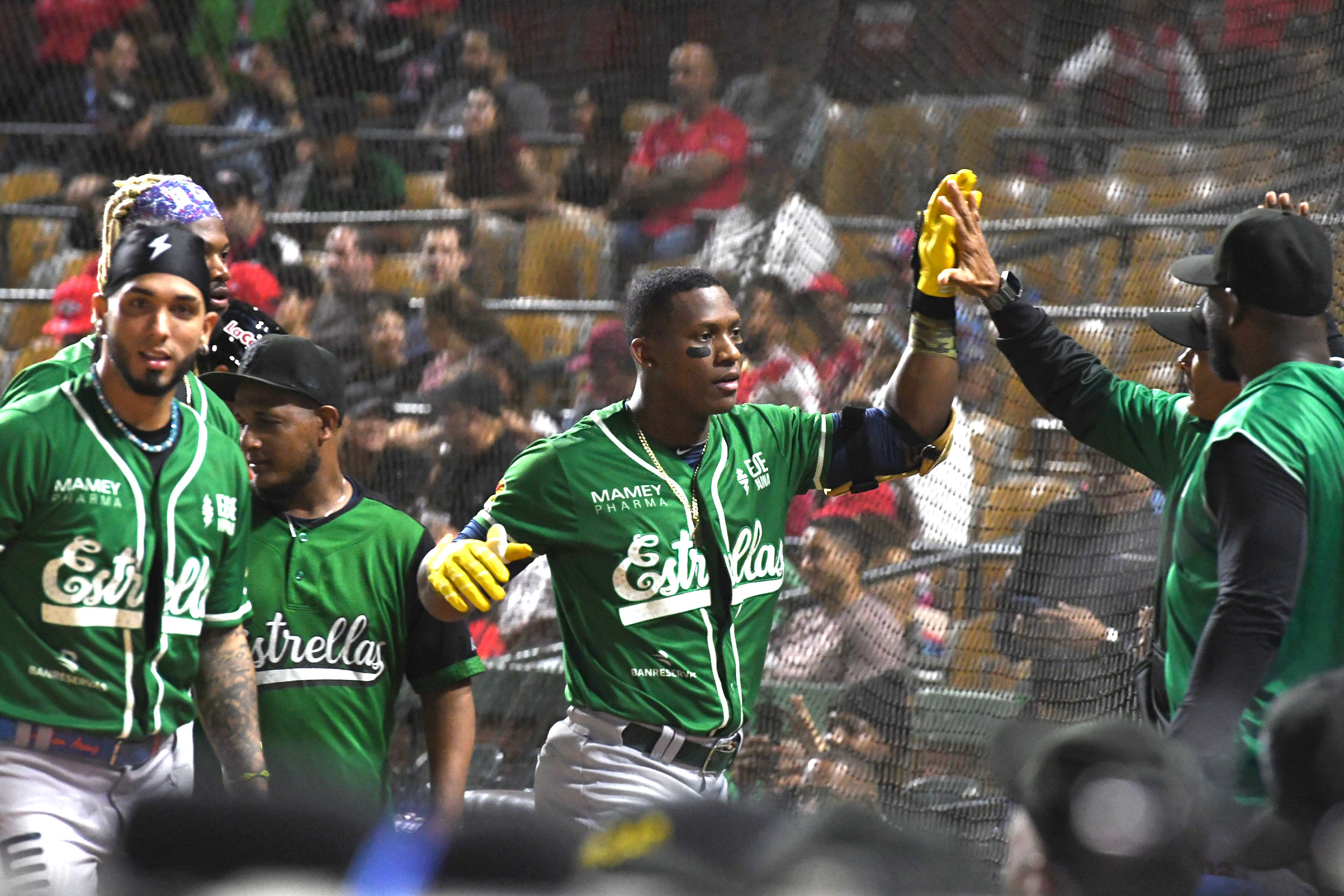 Las Estrellas inician el Round Robin con triunfo ante Leones