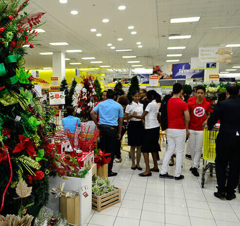 Se dinamiza comercio en víspera de navidad