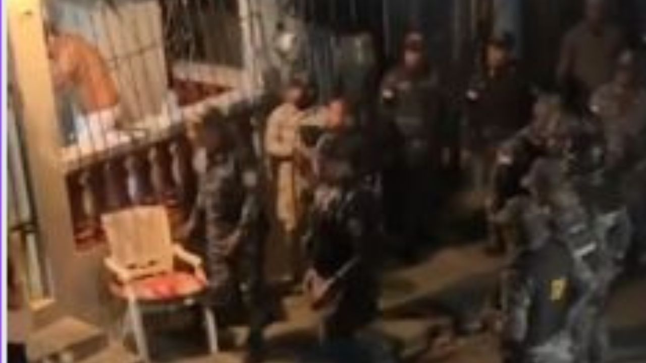 Policía rocía con gas pimienta a un ciudadano en Santiago