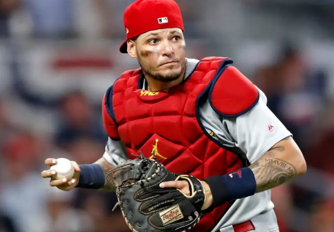 Yadier Molina trabajará como asistente especial para los Cardenales