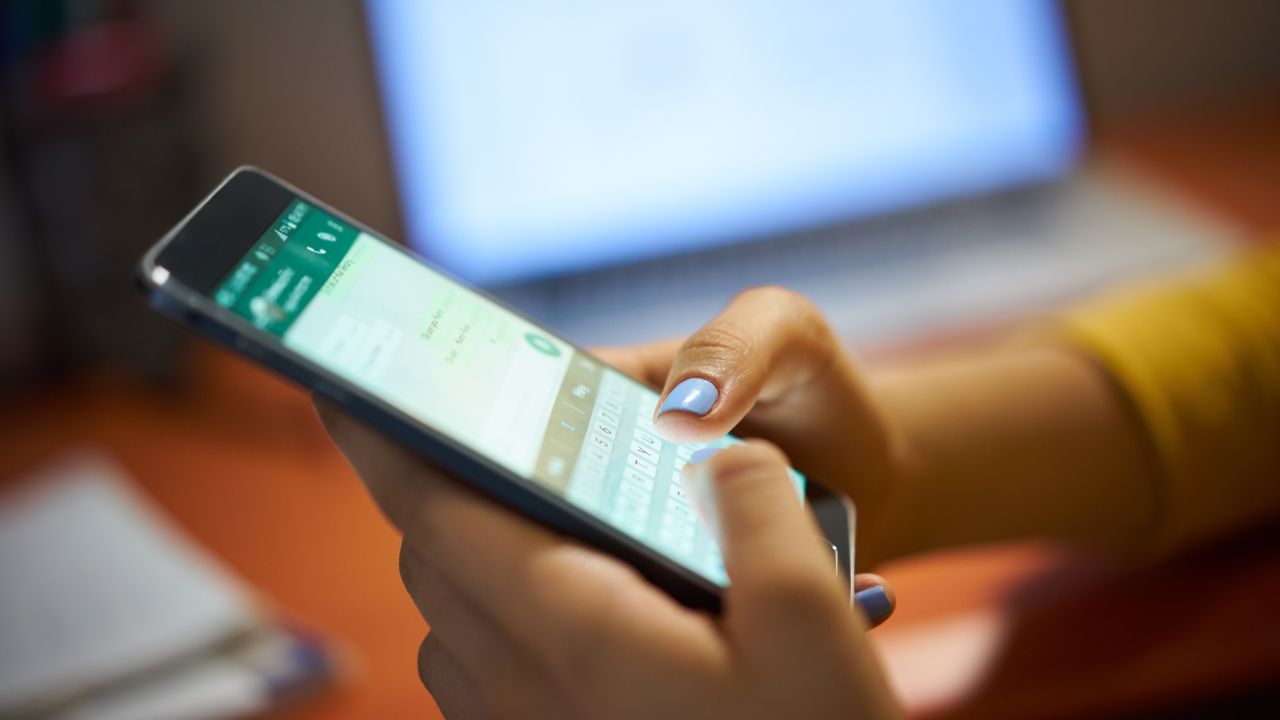 ¿Cómo programar mensajes de Año Nuevo desde WhatsApp?