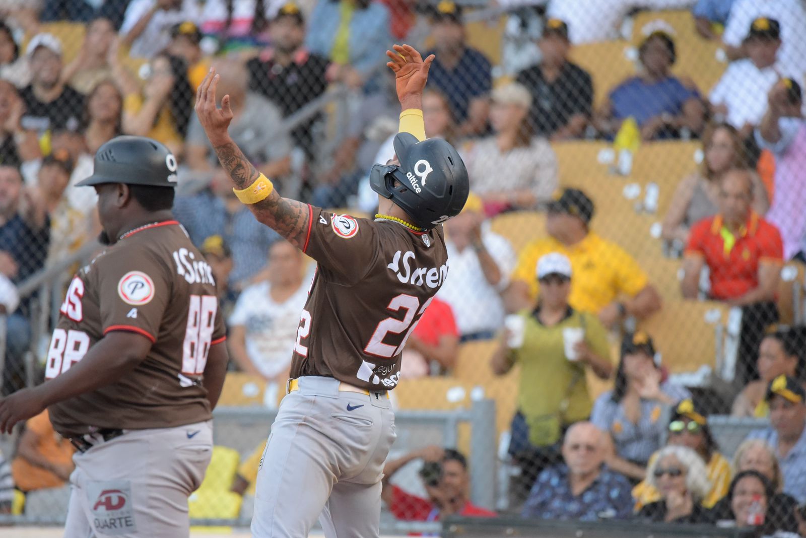Gigantes ganan su séptimo juego en línea