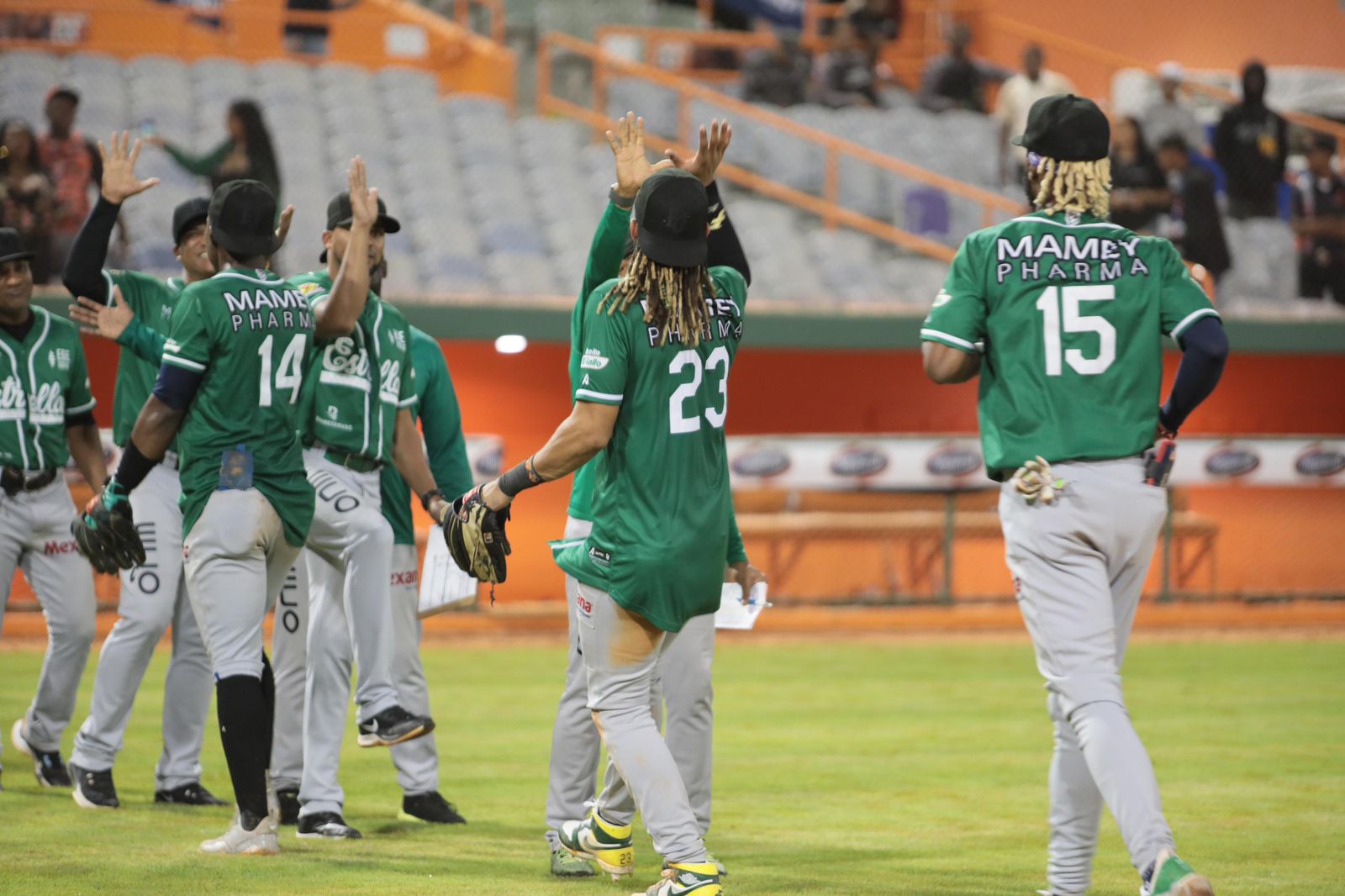 Las Estrellas clasifican para el Round Robin
