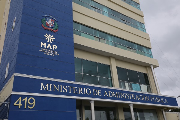 Gobierno pagará compensación a funcionarios por uso de vehículos propios