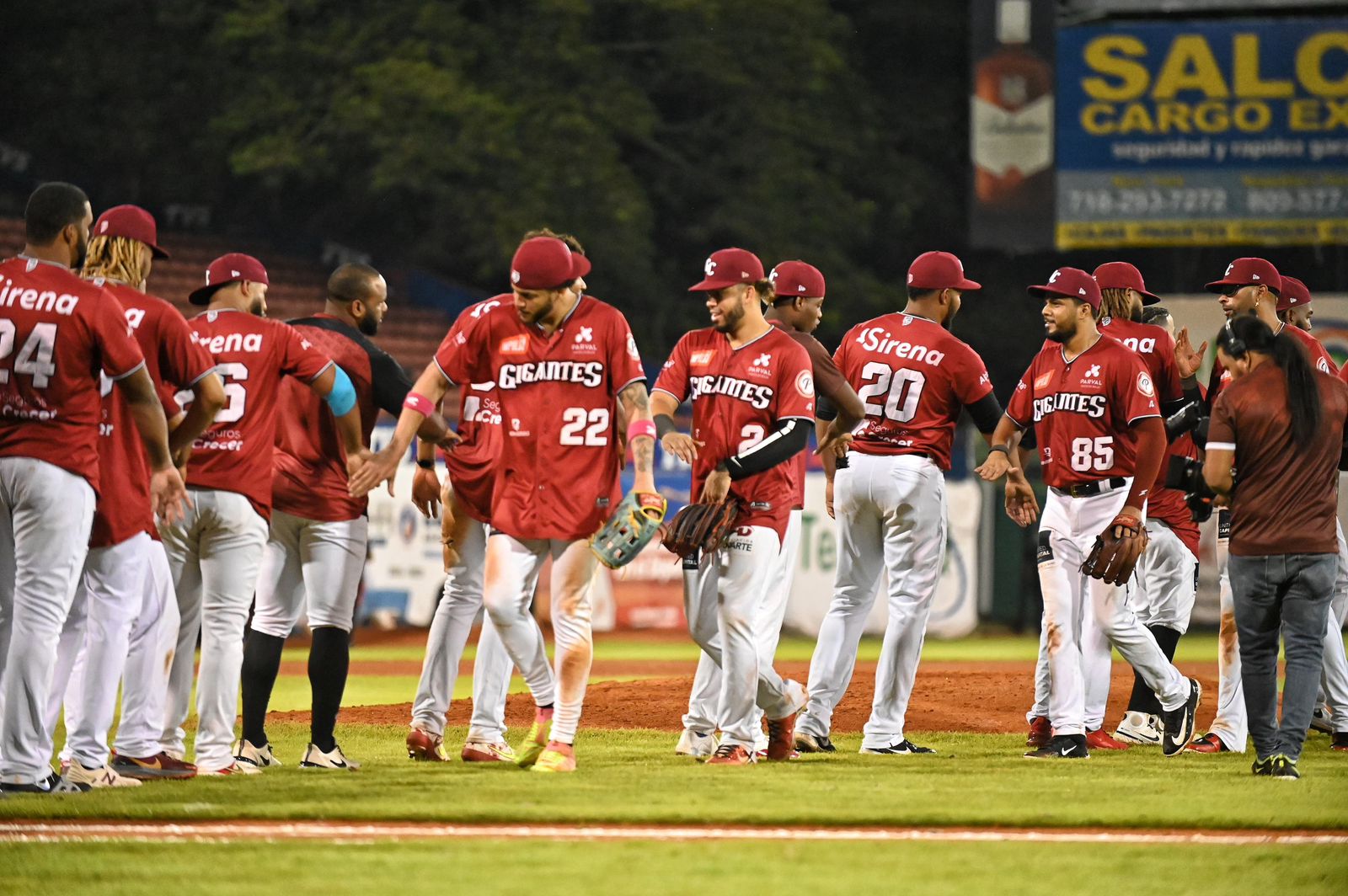 José Sirí con su jonrón 15 en postemporada da primer triunfo a los Gigantes en el Round Robin