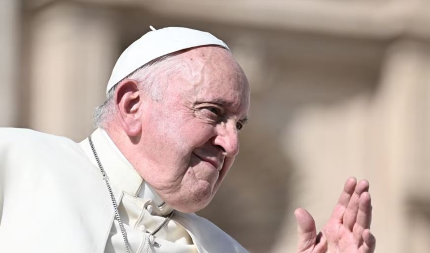 El papa pide fin de la guerra en Gaza y se liberen rehenes en su mensaje de Navidad