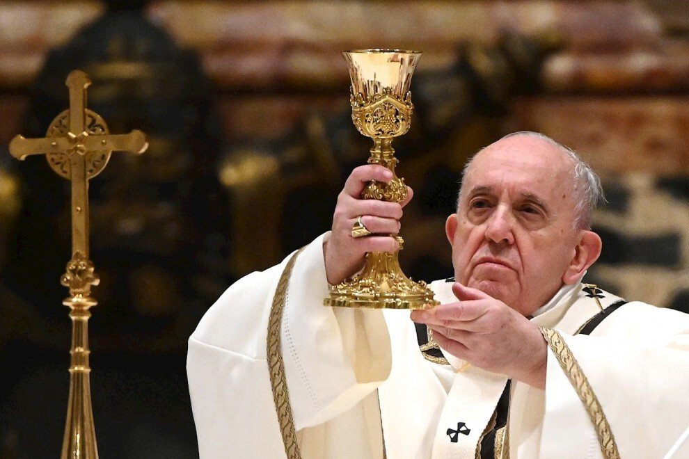 El Vaticano aclara que las madres solteras pueden recibir la Comunión