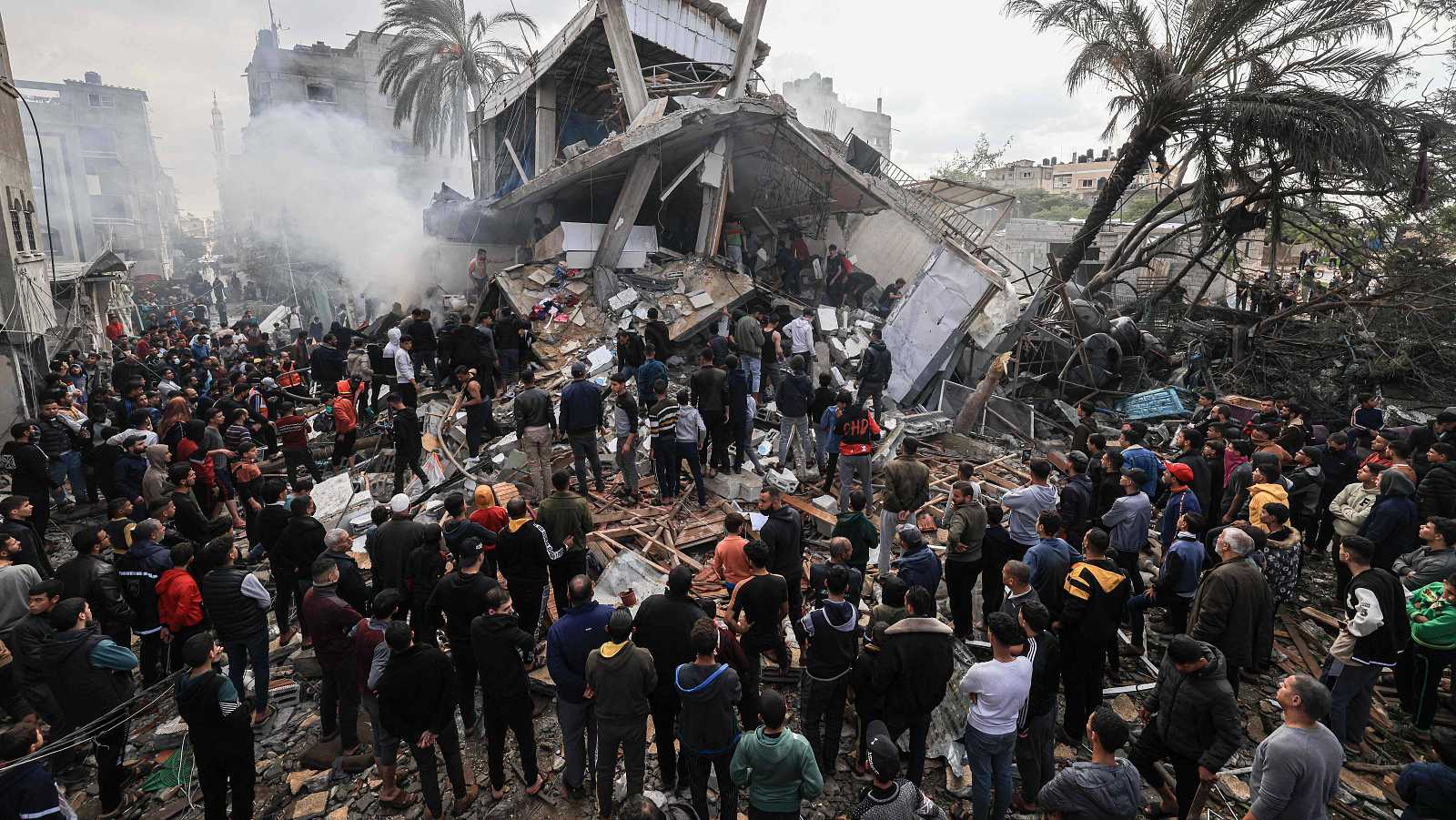 Guerra de Israel y Hamás: Aumenta la cifra de muertos en Gaza a 18.800