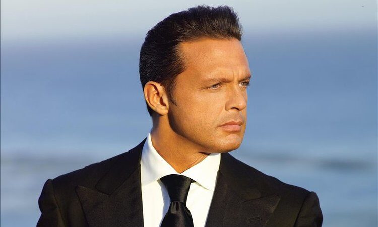 ¡Eufóricos! Así reciben fanáticos a Luis Miguel en concierto
