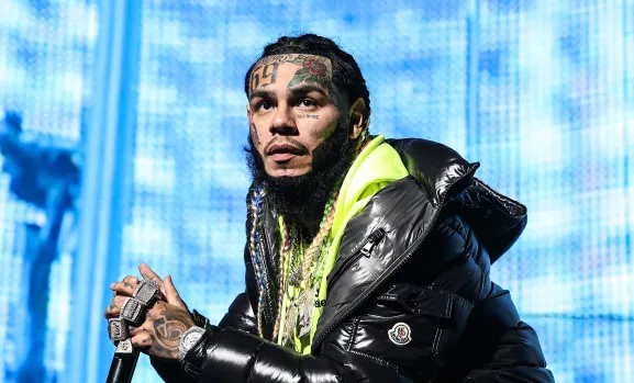 Madre de Yailin asegura que Tekashi la agredió física, verbal y psicológicamente