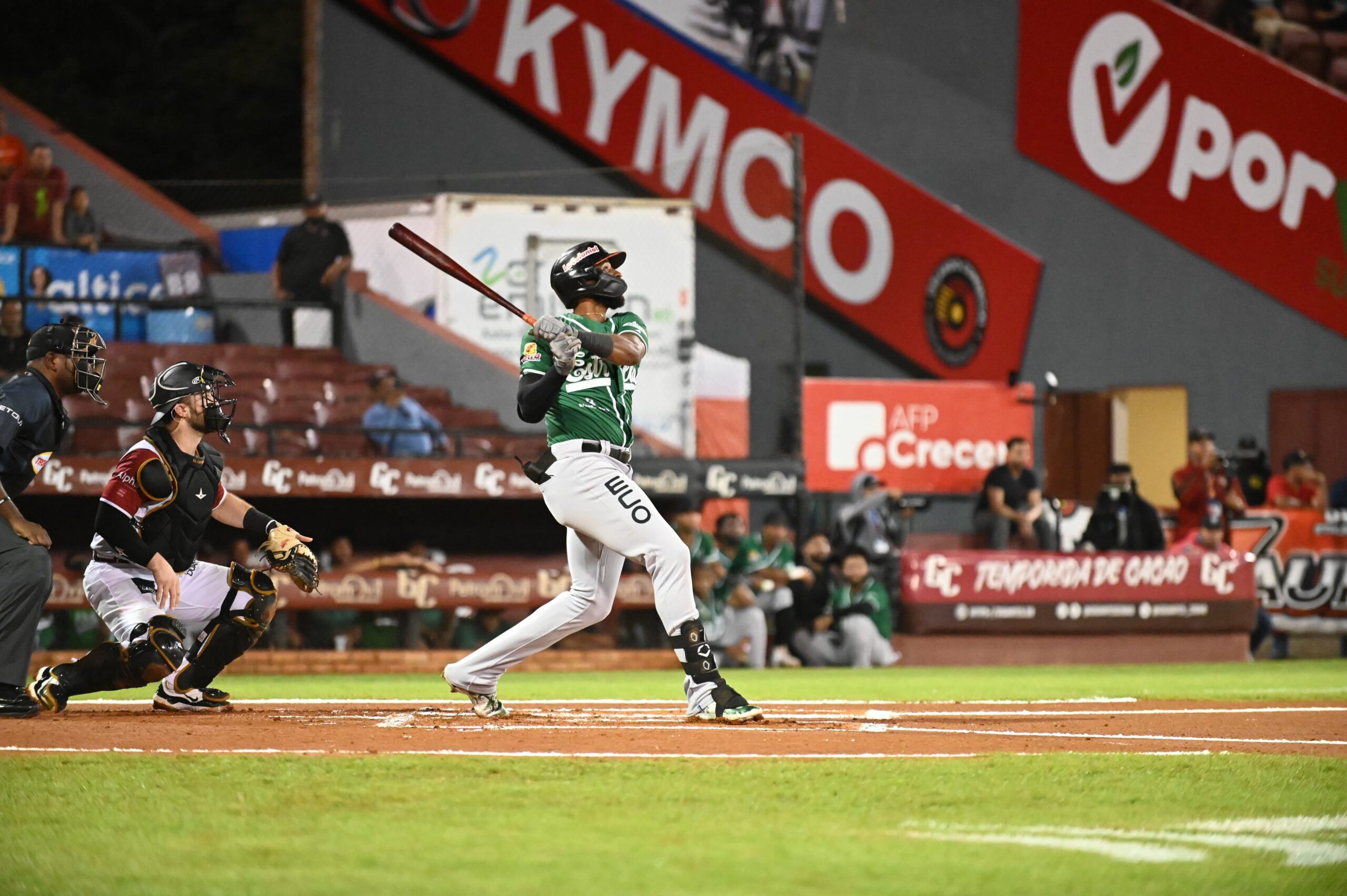 Las Estrella superan a los Gigantes y se adueñan del primer lugar