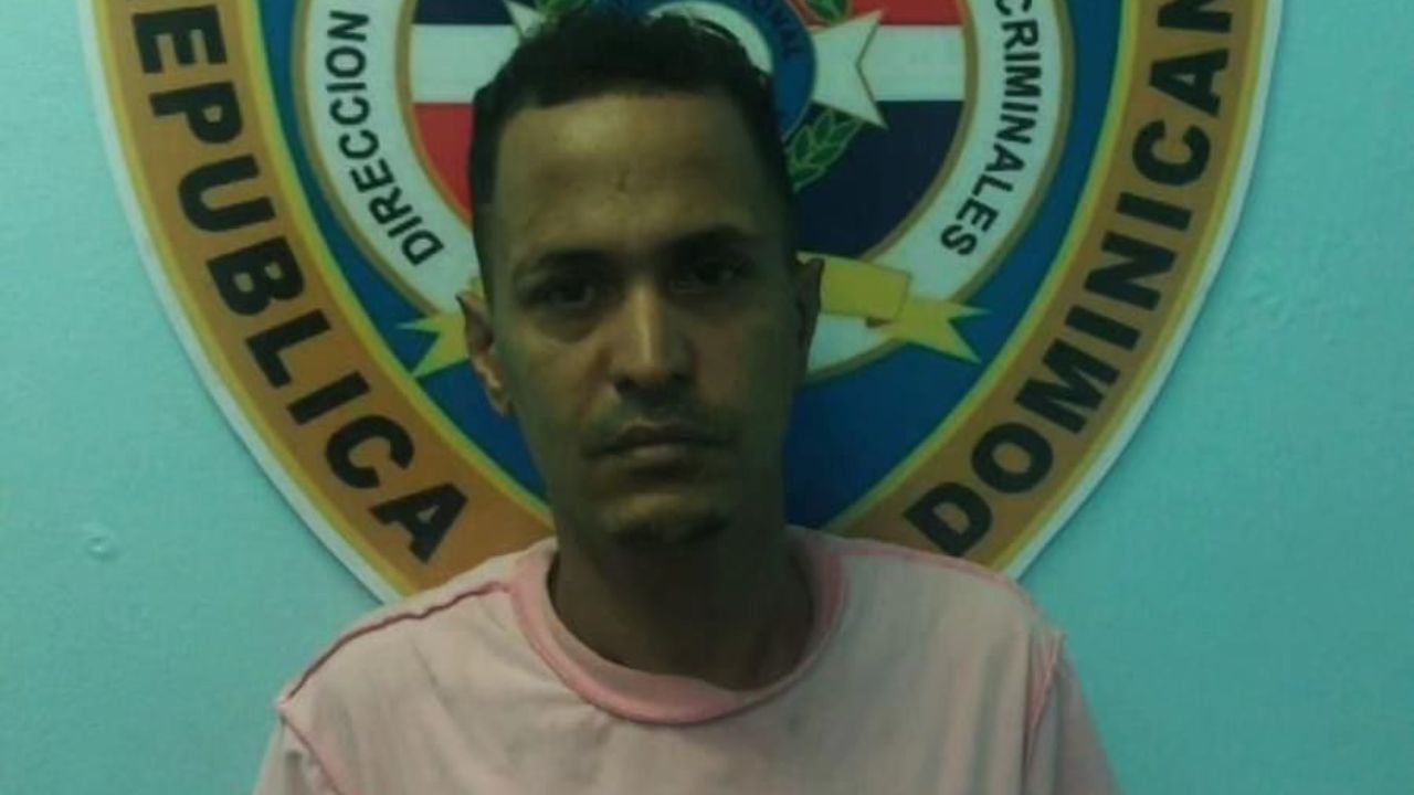 Apresan hombre por arrebatar celular a una mujer en La Vega