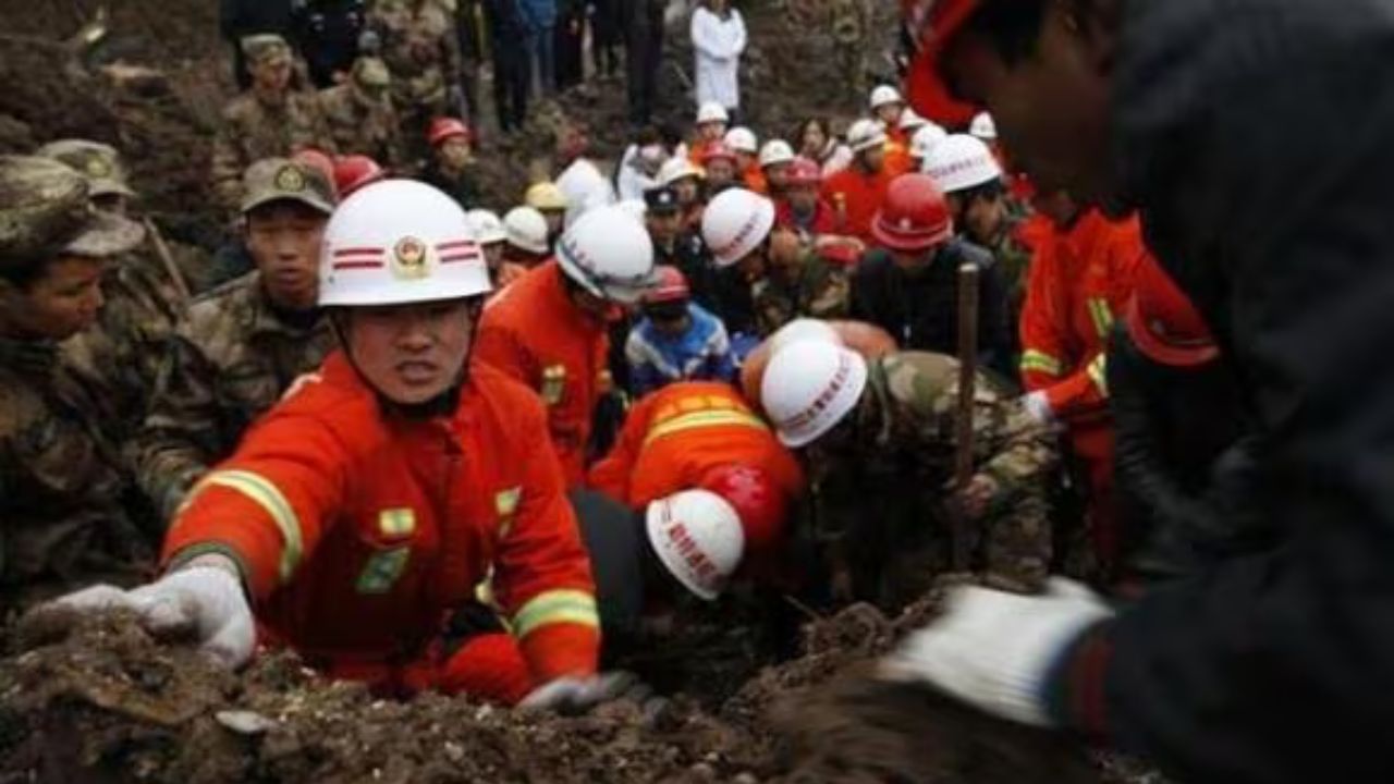 Elevan a 13 fallecidos por explosión en una mina en China