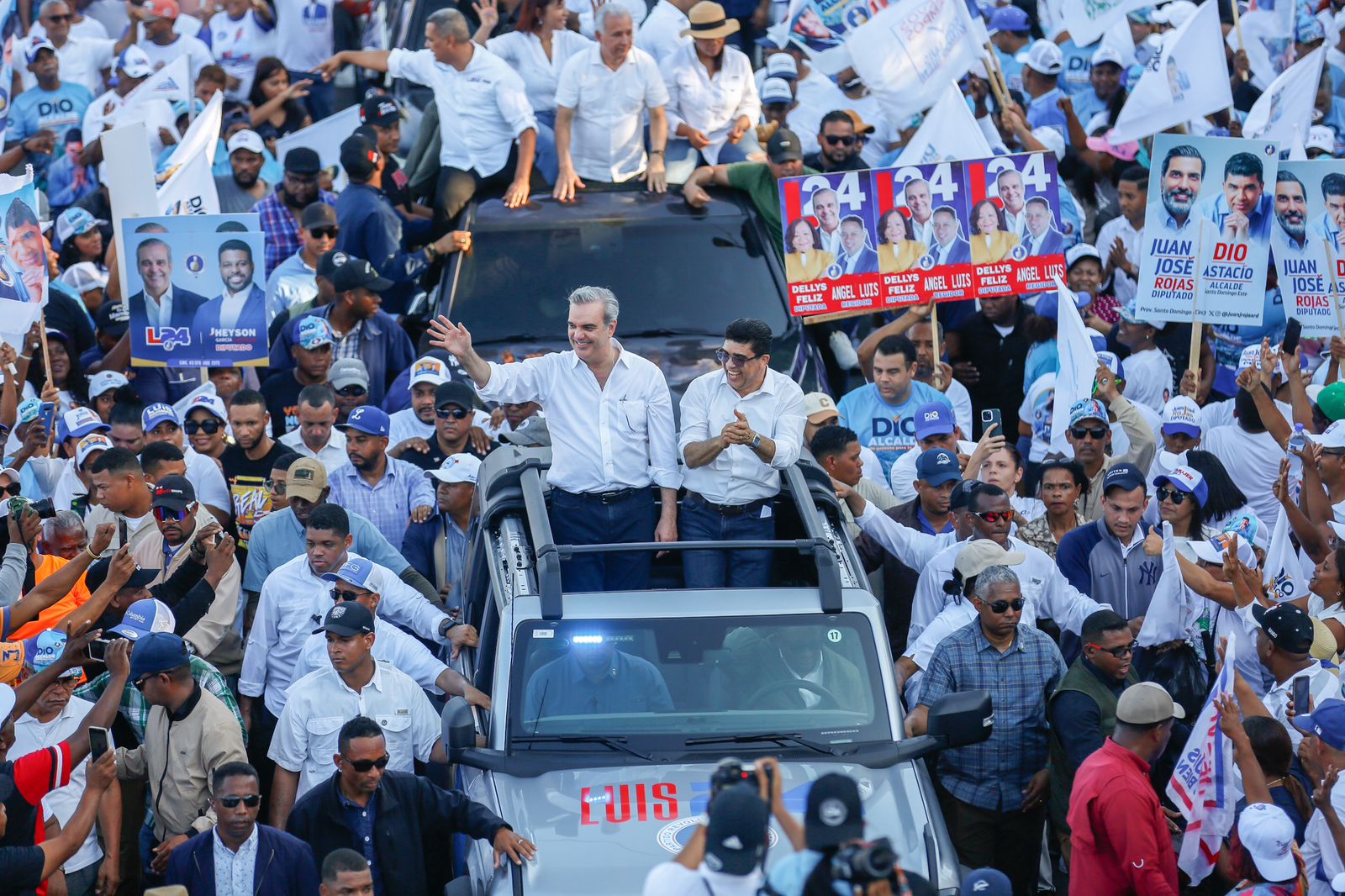 Abinader encabeza marcha caravana del candidato a la alcaldía SDE, Dío Astacio
