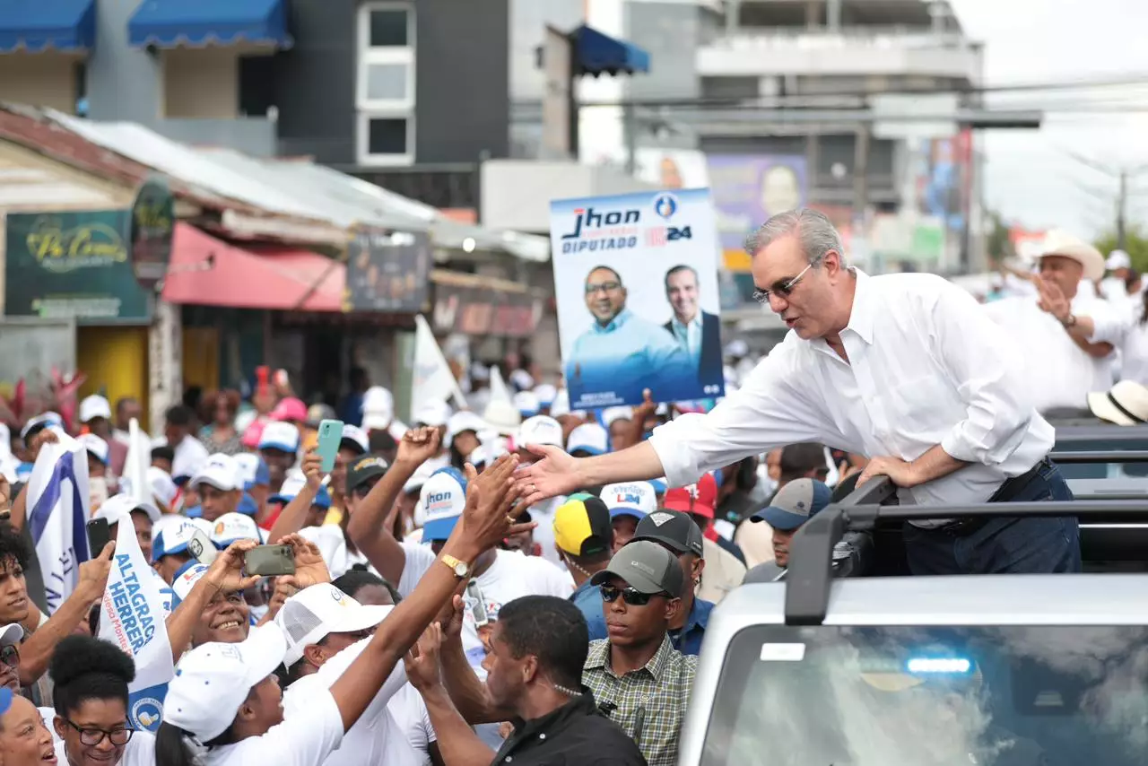 Luis Abinader encabezar caravanas por 11 municipios este fin semana