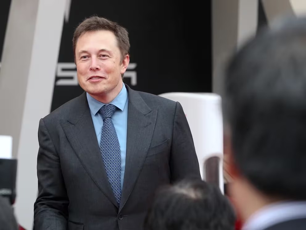 Elon Musk afirma se realizó el primer implante cerebral Neuralink en humano
