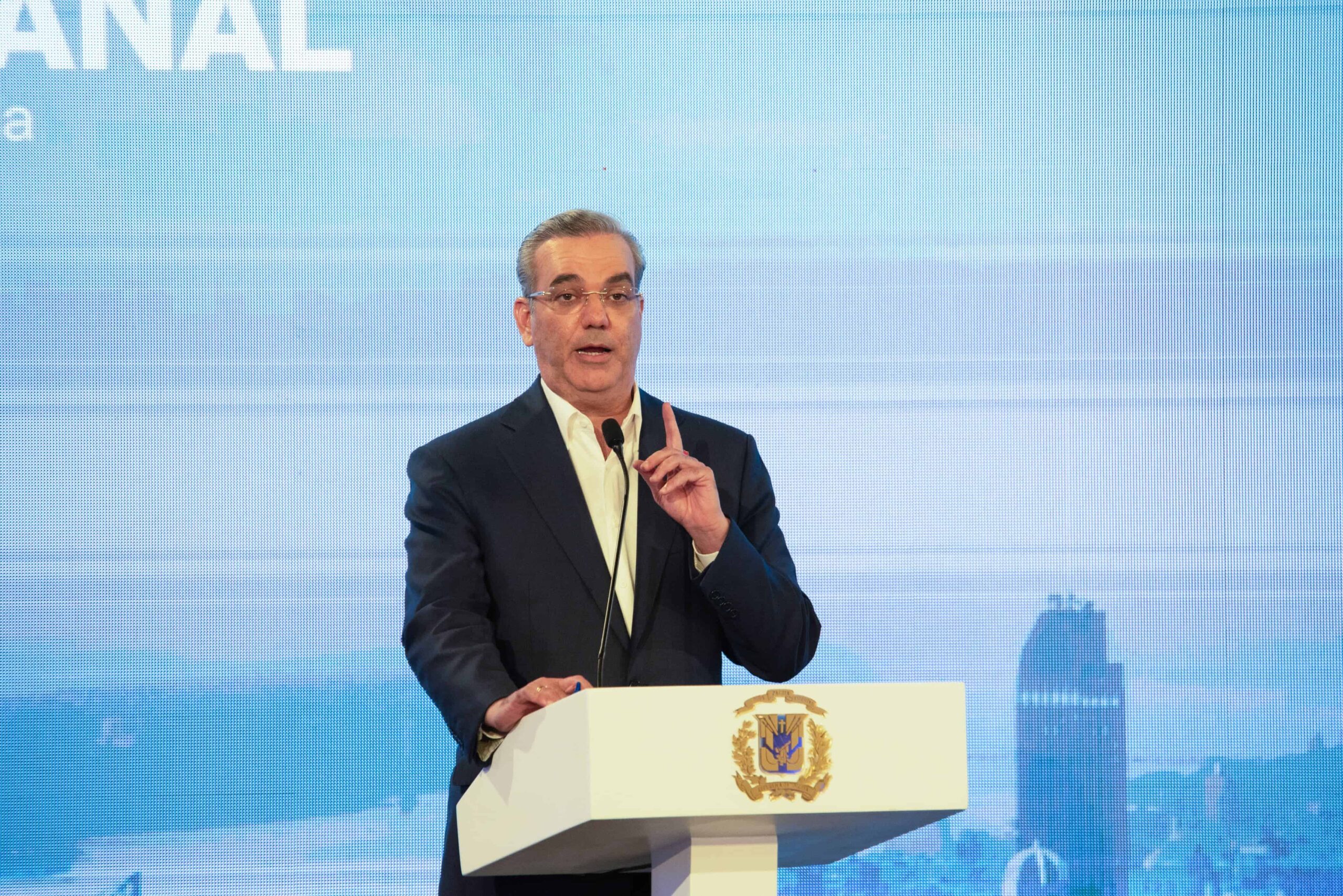 "Aquí tiene que haber consecuencias" dice Abinader sobre caso intoxicación en torre del DN
