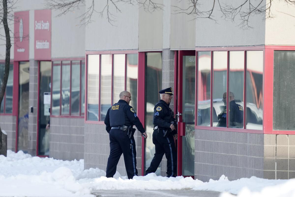 Policía confirma "múltiples víctimas de bala" en un tiroteo en un instituto de Iowa (EEUU)