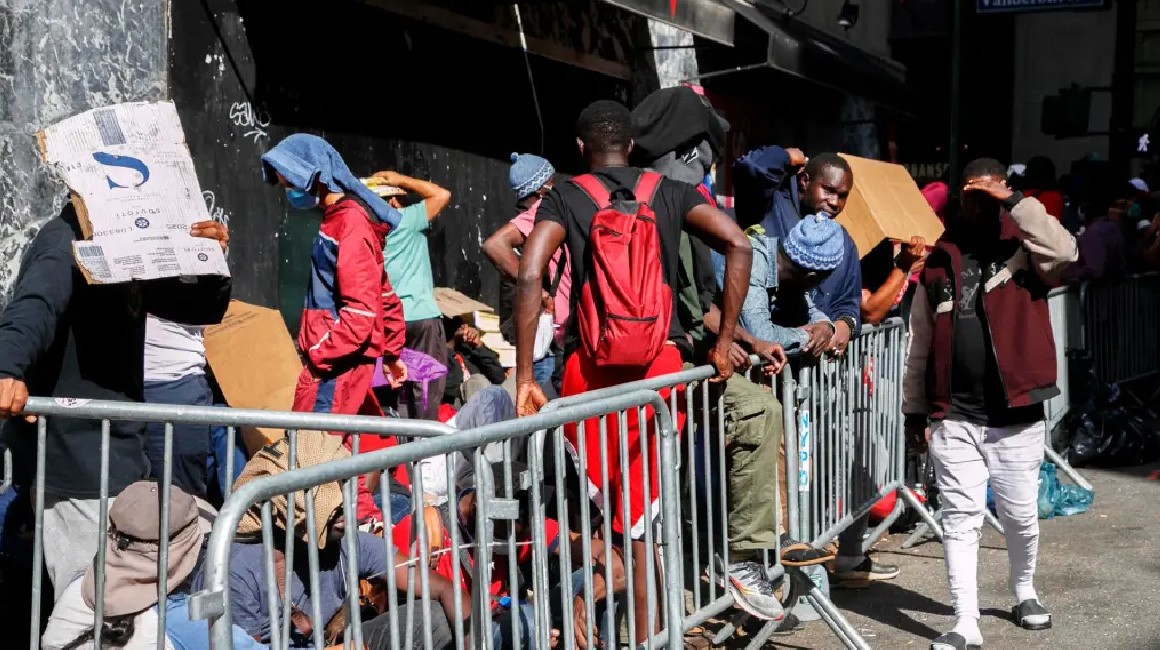 Nueva York acusa a Texas de "utilizar" a los migrantes al enviarlos a Nueva Jersey