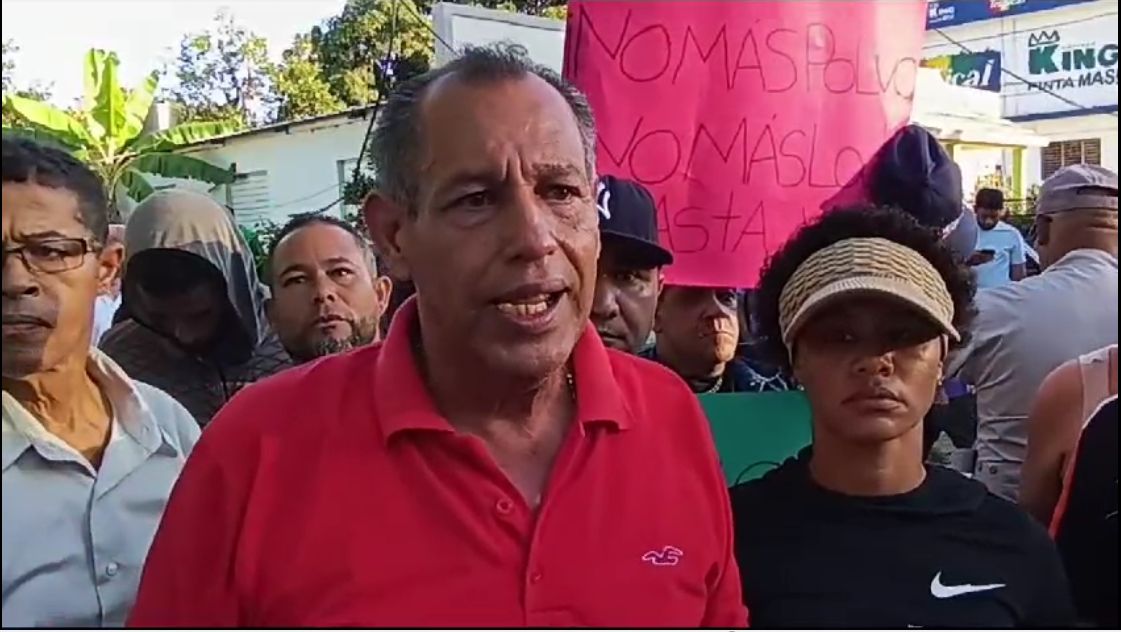 Residentes en Moca marchan por arreglo de calles