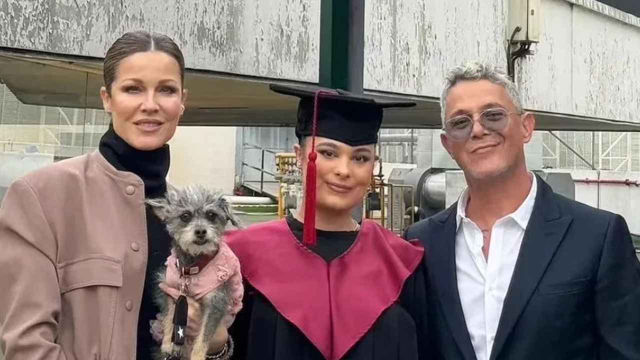 Alejandro Sanz sorprende a su hija el día de su graduación