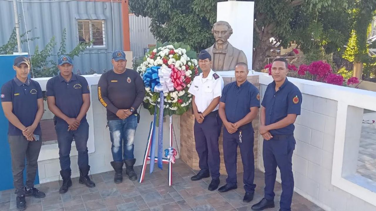 Ocoa celebra la Independencia con ofrenda floral y actos litúrgicos