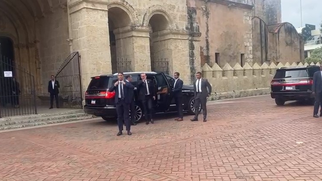 Presidente Abinader asiste a misa en honor a Gustavo Cisneros