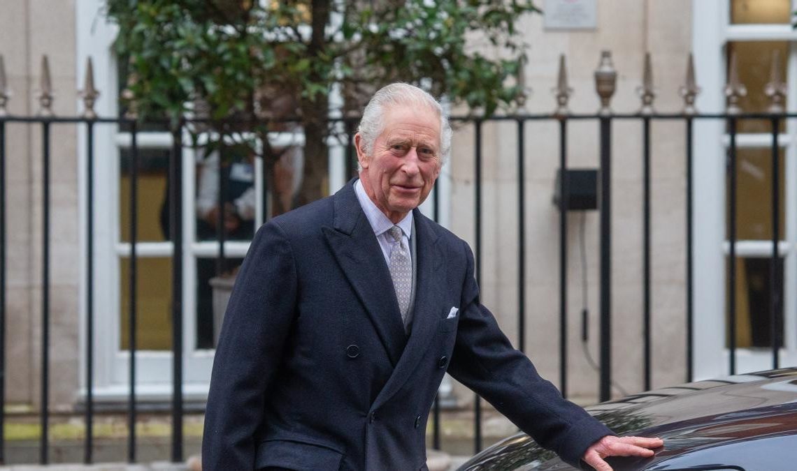 Primer ministro británico dice cáncer de Carlos III se ha detectado pronto