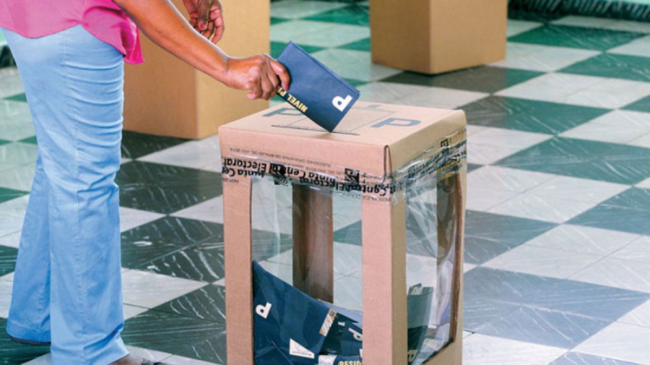 Recintos de votación en Gualey no han iniciado la votación por falta de urnas