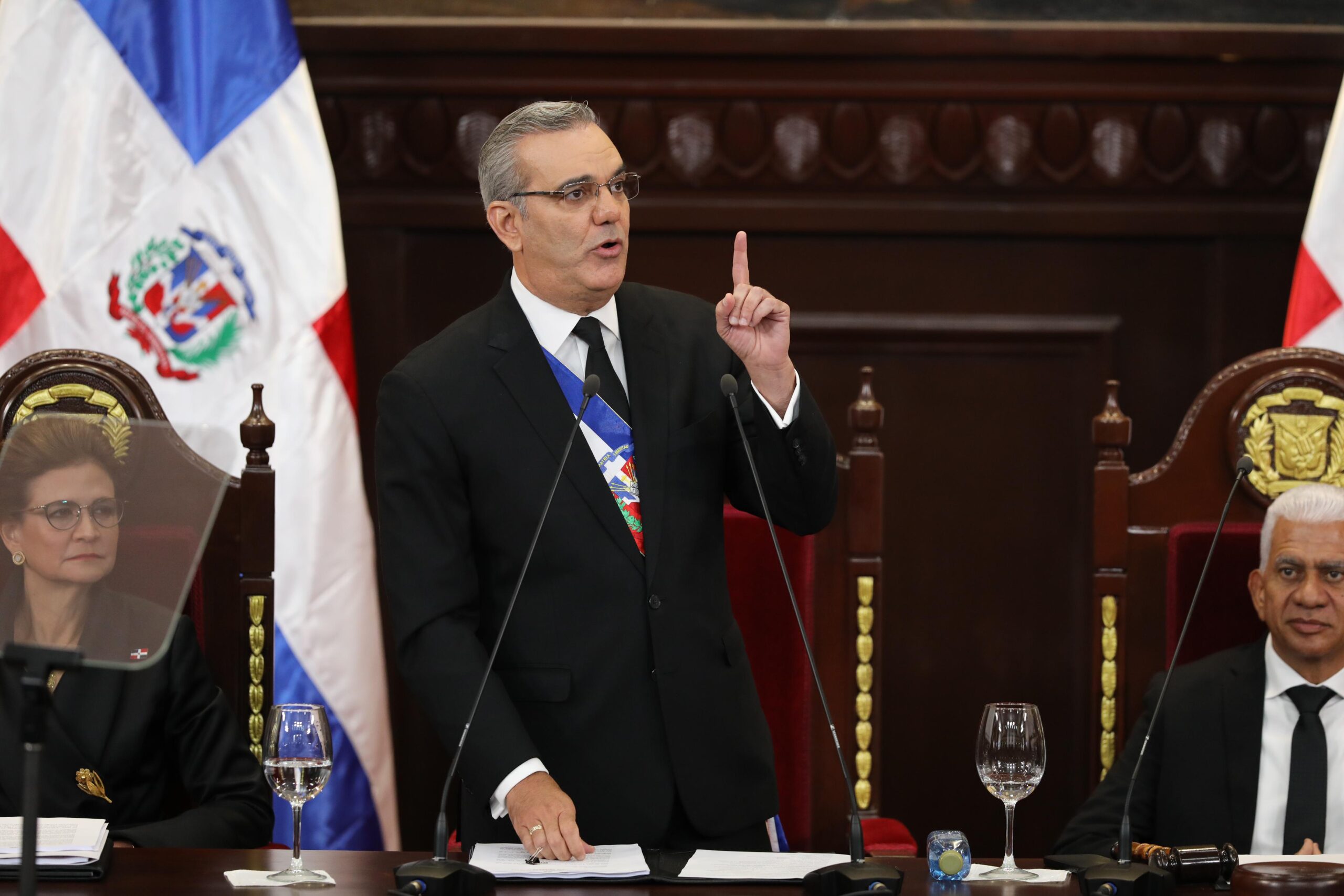 Abinader dice en el 2023 se concluyeron 122 obras por un monto de RD$40 mil millones