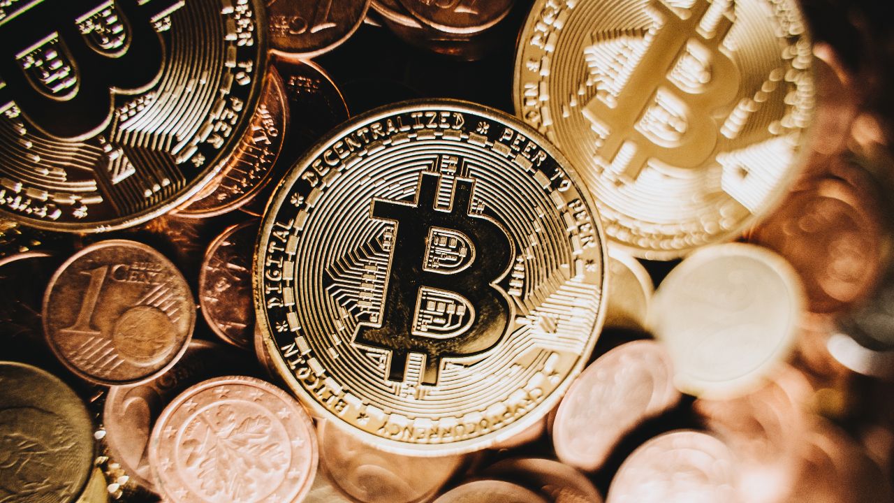 Bitcoin supera los 60,000 dólares y se situá en niveles de noviembre de 2021