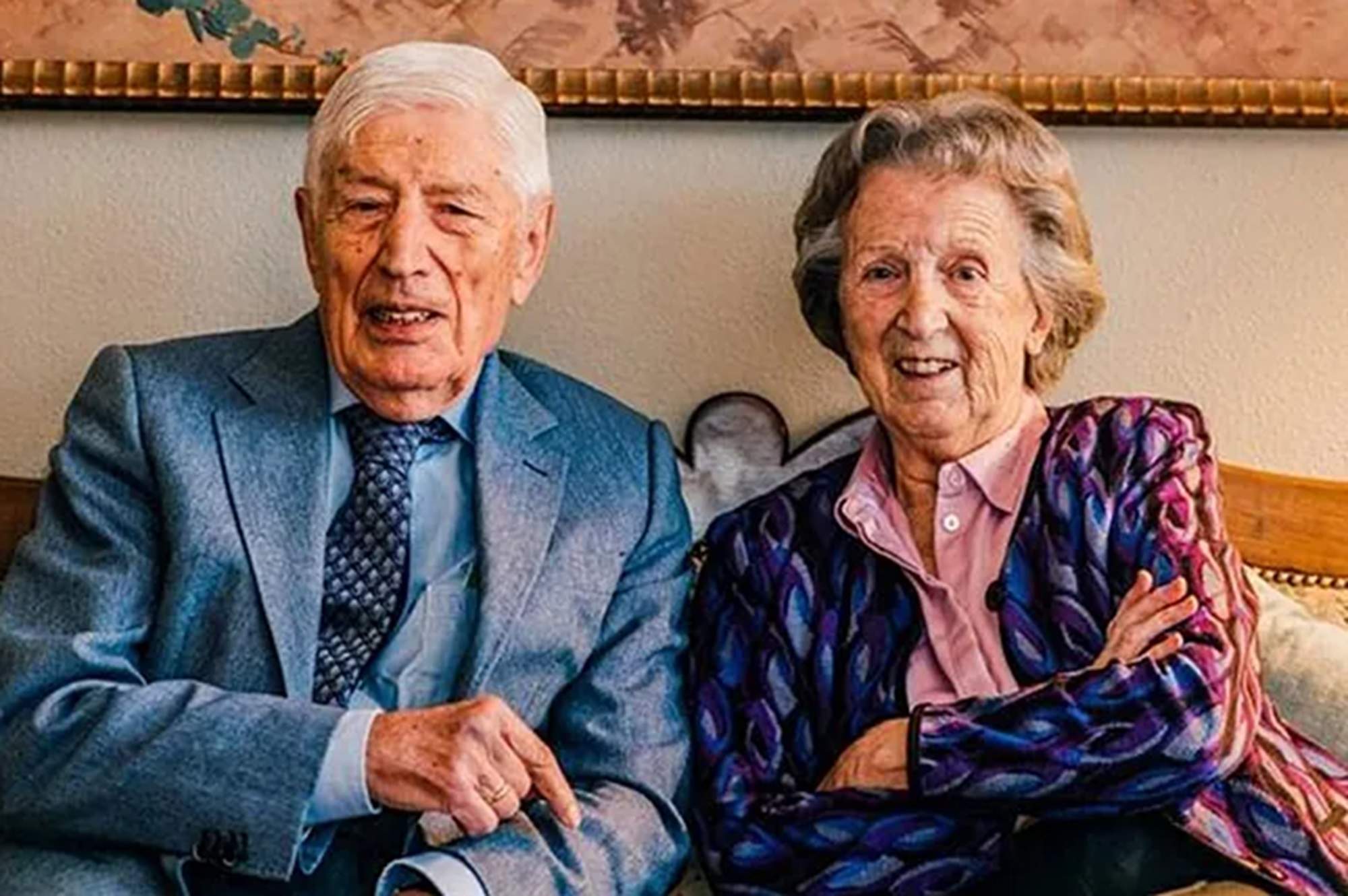 Ex primer ministro neerlandés y su esposa mueren cogidos de la mano por eutanasia