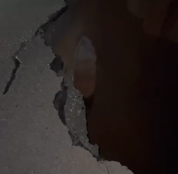Reportan socavón en carretera Constanza-Jarabacoa