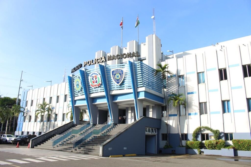 Presidente Abinader asciende a generales a 12 coroneles de la Policía Nacional