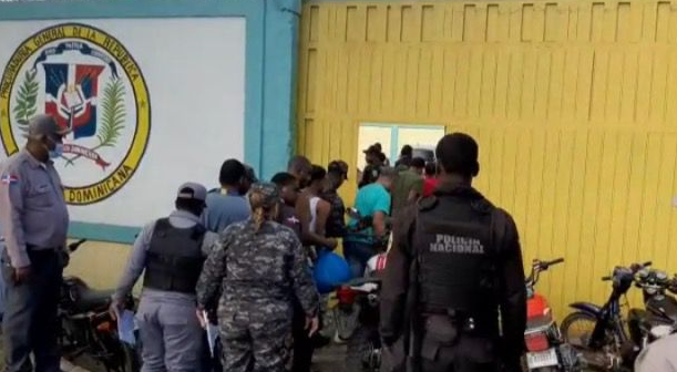 Pelea en cárcel de Monte Plata deja dos reclusos heridos
