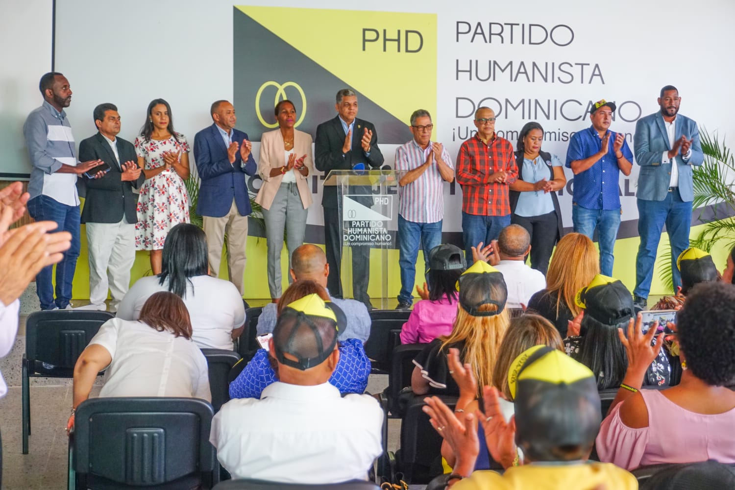 PHD juramenta comité nacional de campaña para apoyar reelección Abinader