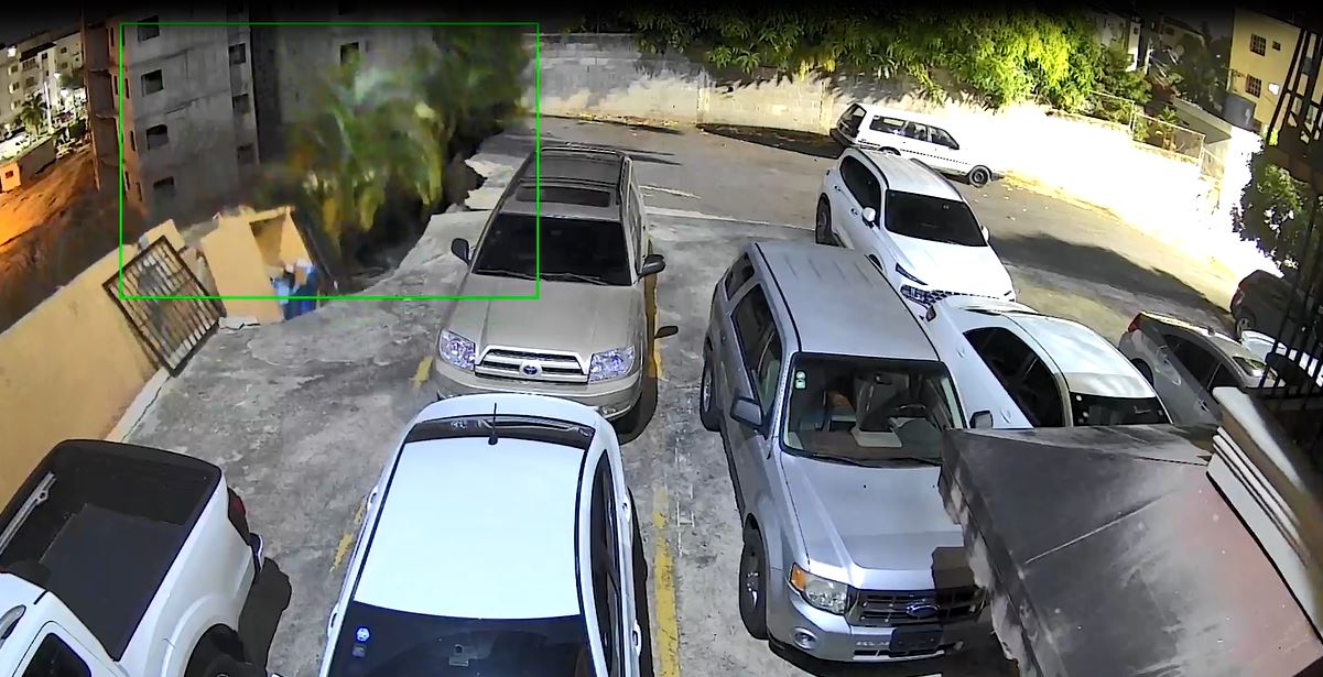Derrumbe de una pared por obra en construcción provoca pánico en el residencial Amapolas en la capital