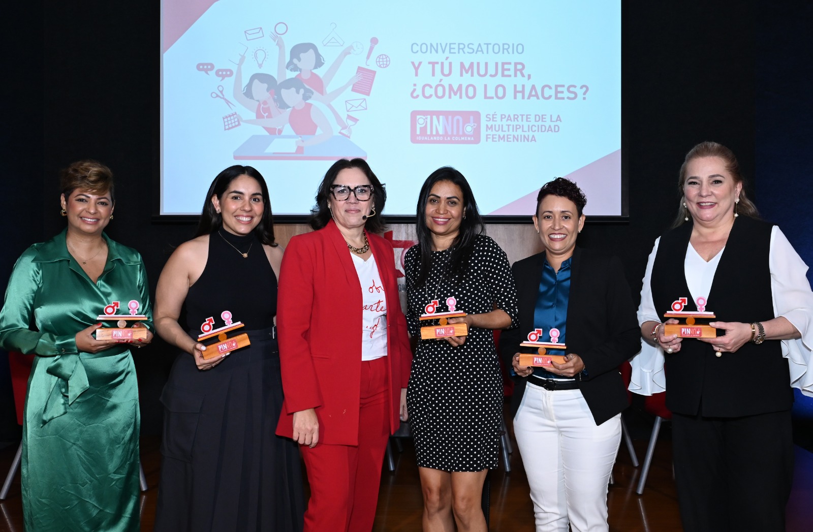 "No podemos ver en otra mujer a una competencia, tenemos que ver a una aliada", dice Jatnna Tavárez
